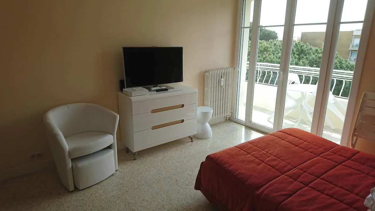 Studio 3 Etoiles Vue Mer 150M Plages Parking Clim Wifi Cannes 0*,  France